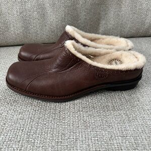 Never worn! Women’s slip on fur lined clogs size 8